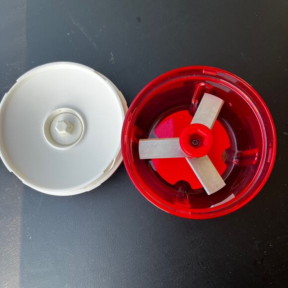 Tupperware Small Red Food Chopper - Picture 2 of 4